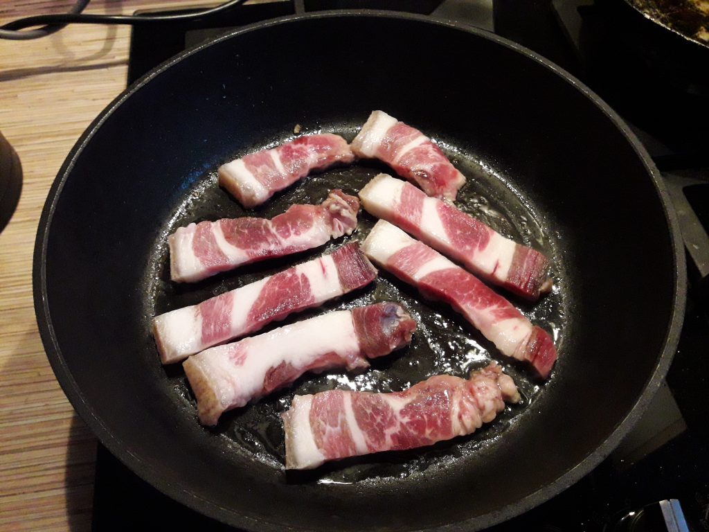 Почему сало легко усваивается и безопасно для жарки?