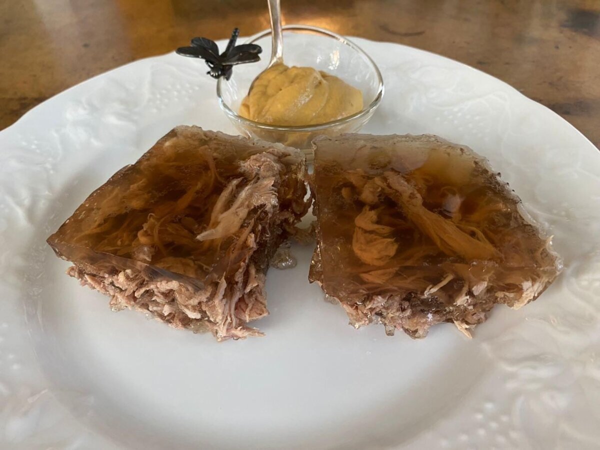 Говядина в желе: традиционное блюдо с современным взглядом