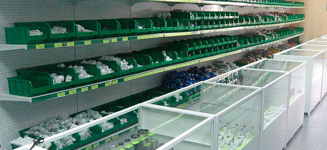 Охлаждаемый стеллаж в магазине Охлаждаемый стеллаж в магазине