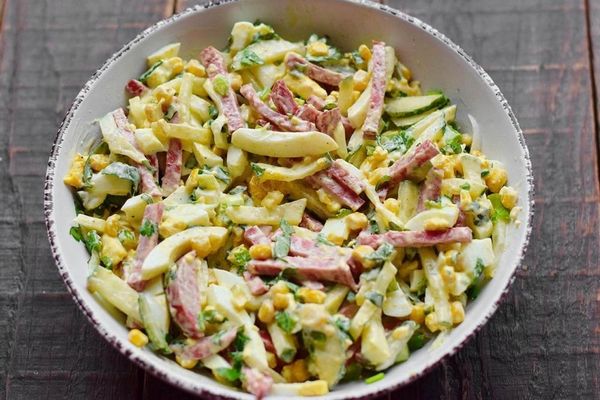 Немецкий салат с сырокопченой колбасой