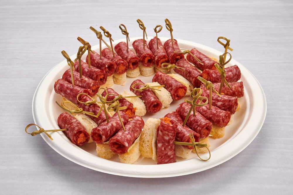 Канапе с колбасой