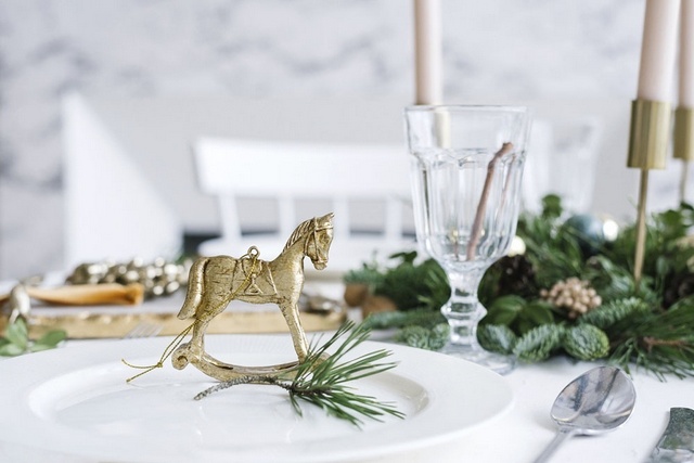 Лошадь как символ определяет знаковые компоненты этого сезона.